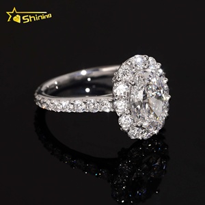 Anillo de Compromiso de Oro Sólido de 10k, 14k, 18k con Diamante Cultivado en Laboratorio de Forma Ovalada, Certificado IGI, Diseño Halo - Product Image 2