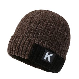 Gorro de Invierno Personalizado de Lana Merino con Tejido Acanalado y Parche de Cuero Personalizado - Product Image 4