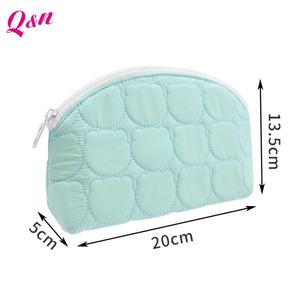 Trousse de maquillage matelassée souple pour femmes, trousse de toilette matelassée de grande capacité - Product Image 3