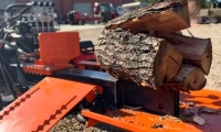 Fendeuse de bois hydraulique thermique 37T à attacher à un tracteur avec élévateur de bûches pour flotte de location et distributeurs américains