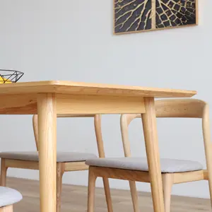 नया आधुनिक लक्जरी रेस्तरां फर्नीचर प्लेट लकड़ी की कुर्सी कैफे होटल लकड़ी की डाइनिंग टेबल और कुर्सियाँ सेट डाइनिंग रूम