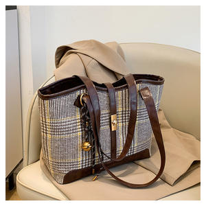 2025 nuevo Otoño Invierno Casual hombro bolsos de lujo bolso de mensajero de moda señoras bolso de mano para mujeres con colgante - Product Image 4