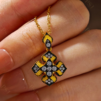 Collier Pendentif Croix Ornée Rétro Peishang Vintage en Argent Sterling 925 Plaqué Or avec Motif Géométrique et Zircon Rond
