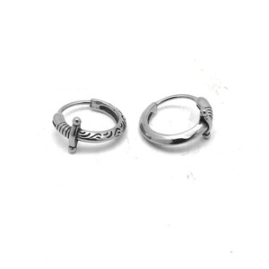 Pendientes de aro unisex yunnique con forma de espada, acero inoxidable 316, cierre rápido, joyería de moda - Product Image 4