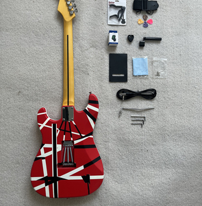 Guitare électrique rouge <span class=keywords><strong>mat</strong></span> à 6 cordes personnalisée en usine, bandes noires et blanches, manche en érable, prix abordable, accepte la personnalisation - Product Image 4