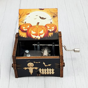 Caja <span class=keywords><strong>de</strong></span> música <span class=keywords><strong>de</strong></span> terror <span class=keywords><strong>de</strong></span> madera pequeña personalizada al por mayor para la Nochebuena Halloween como regalo <span class=keywords><strong>de</strong></span> vacaciones - Product Image 6