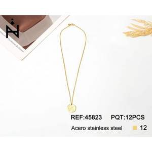 Pendentif lettre en acier inoxydable plaqué or K, 1,9 cm, charme minimaliste pour femme, bijoux fins, à porter au quotidien - Product Image 4