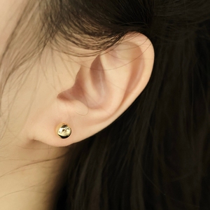 อาซูโอ ไฟน์ จิวเวลรี่ ต่างหูทองคำแท้ 18K ไม่มีประดับเพชร ทรงกลมขนาดเล็ก 6 มม. ของขวัญสำหรับเด็กและเด็กผู้หญิง น่ารัก เหมาะสำหรับวันเกิด - Product Image 6