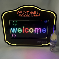 Tablero de mensajes con desplazamiento de logotipo personalizado OEM, señal de letras de control de aplicación, pantalla VIP, presentador de botella con luz LED para salón de club nocturno