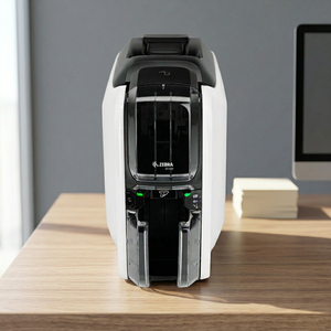 เครื่องพิมพ์บัตรความร้อนแบบด้านเดียว Zebra ZC100 ความละเอียด 300DPI พร้อมพอร์ต USB สำหรับพิมพ์บัตรเยี่ยมชม มีสินค้าในสต็อก - Product Image 2