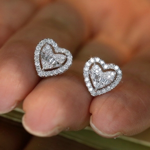 อาซูโอ 18K ทองคำขาวแท้ เพชรธรรมชาติแท้ รูปหัวใจน่ารัก คลาสสิก สวมใส่ได้ทุกวัน ต่างหูแบบติดหู ของขวัญสำหรับผู้หญิง วันเกิด - Product Image 2
