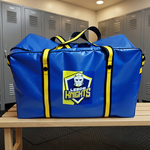 Bolsa de lona azul de vinilo con ribete amarillo, cierre de cremallera y logotipo personalizado - Product Image 2
