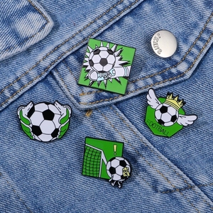 Set de Pinzas Metálicas Esmaltadas con Temática de Fútbol para Aficionados y Coleccionistas, Ideal como Regalo para Fiestas Deportivas y Accesorios para Mochilas - Product Image 2
