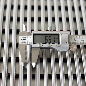 Tappetino Antiscivolo Autodrenante in PVC per Bordo Piscina, Tappeto Antibatterico per Aree Umide, Doccia, Palestra e Spa - Product Image 3