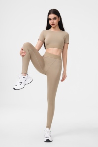 Set Yoga 2 Pezzi: Top Corto Girocollo e Leggings a Vita Alta a Tutta Lunghezza, Senza Cuciture, in Spandex e Poliestere - Product Image 6