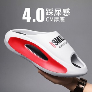 Tongs d'été - Chaussures pour hommes avec un effet de 'sloppy stool'. Tongs pour hommes tendance à semelle épaisse de style plage. - Product Image 5