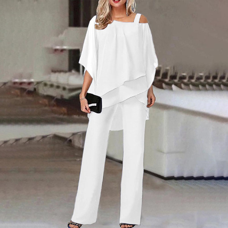 Completo da donna bianco a due pezzi: tailleur pantalone business.