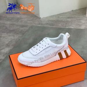 Zapatillas informales de caña baja con cordones de malla y cuero blancos para hombre para uso diario - Product Image 6