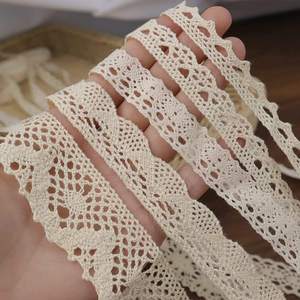 Vente en gros de nœuds pour cheveux en lin avec broderie personnalisée et dentelle florale, nœuds mariniers fantaisie, pinces à cheveux rouges faites main personnalisées à longue queue - Product Image 1