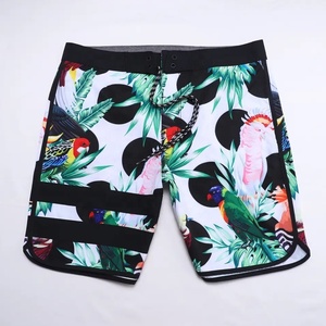 Costumi da Bagno a Righe Personalizzati per Uomo, Pantaloncini da Surf in Tessuto Sublimato all'Ingrosso - Product Image 1