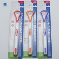 Grattoir et brosse à langue en plastique multicolores, facile à transporter, pour le nettoyage buccal, élimine le revêtement de la langue et l'odeur de la bouche