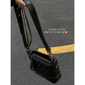 กระเป๋าทรงถังผู้หญิง ดีไซน์เพชรเย็บติด หรูหรา ทันสมัย พร้อมสายสะพายโซ่และสายสะพายข้าง - Product Image 4