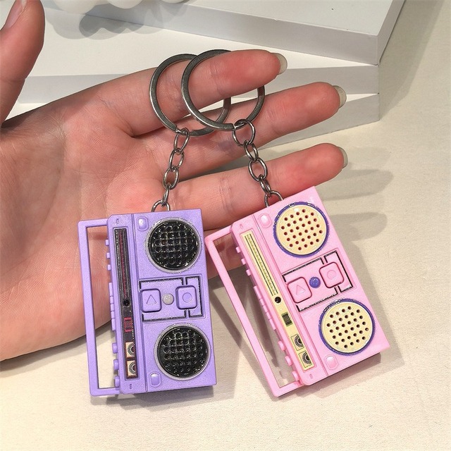 Vintage Boombox Keychain Cute Mini Radio Bag Charm for Music Lovers Portable Retro Style Toy Accessory for Travel Gifts