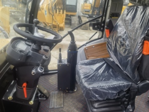 Chargeuse-pelleteuse CAT 428F d'occasion de bonne qualité, en bon état, 4x4, machine de construction multifonctionnelle, à vendre - Product Image 6
