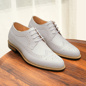 Chaussures Oxford décontractées pour hommes, en cuir souple, tendance, de haute qualité, pour le bureau et les occasions formelles. - Product Image 1