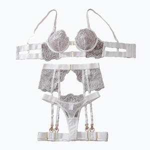 Completo Intimo <span class=keywords><strong>Sexy</strong></span> da Donna con Reggiseno in Pizzo a Coppa 5/8, Slip, Reggicalze e Anello per Gamba - Set Romantico e Seducente Trasparente - Product Image 5