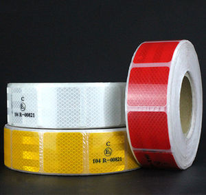 Cinta adhesiva de material reflectante desconectada amarilla CE 104R para remolques - Product Image 6