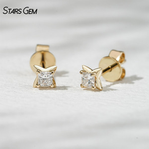 Boucles d'oreilles clous de luxe unisexes Starsgem en or 18 carats plaqué rhodium avec diamant de laboratoire taille princesse 0,1 ct (2,5 x 2,5 mm) - Product Image 1