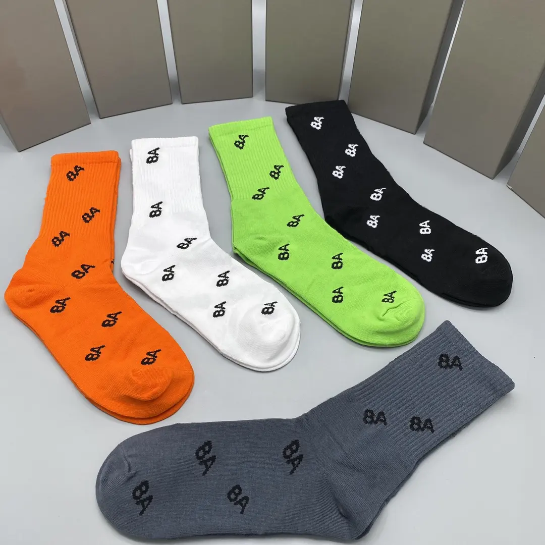 Designersocken berühmte Marke hohe Qualität Baumwolle mittlere Kalbsocken Schlussverkauf mode luxus Herrensocken