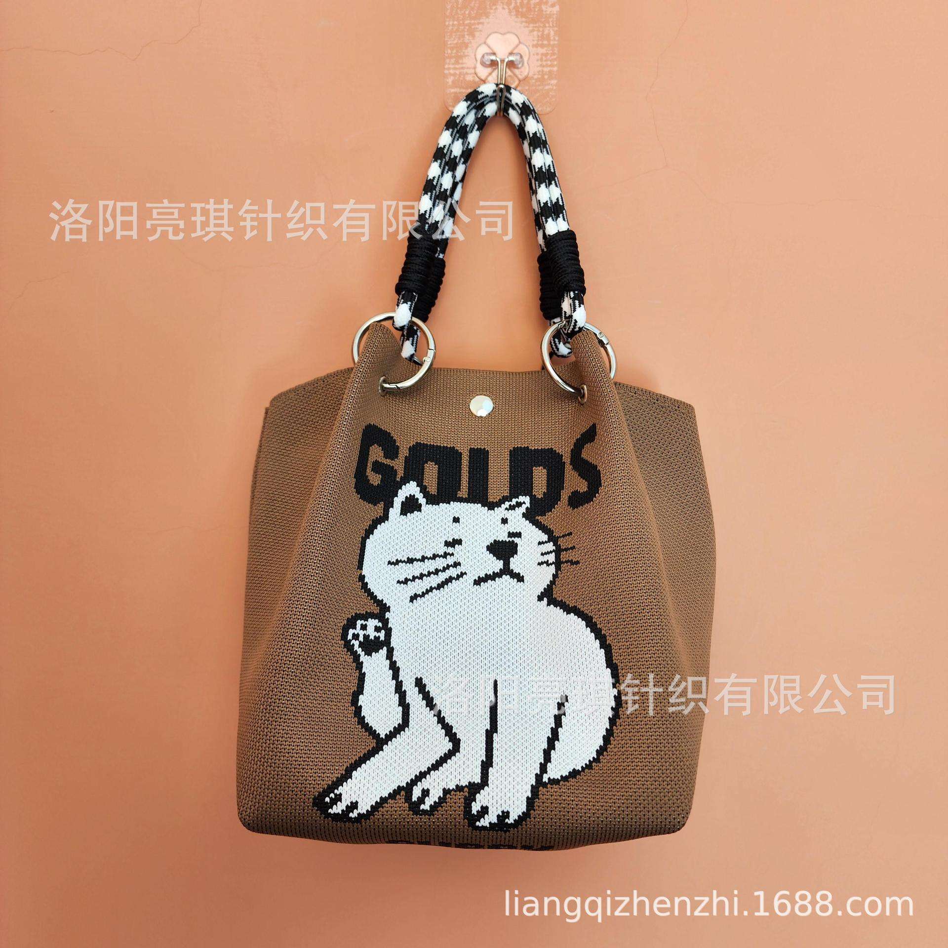 น้ำตาลอ่อน