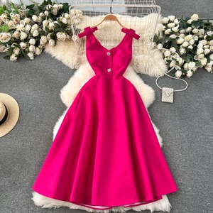 Robe de soirée midi de luxe personnalisée pour femme, style halter, idéale pour banquets et événements mondains - Product Image 1