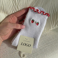 Chaussettes de Pilates personnalisées antidérapantes avec bordure festonnée et broderie florale pour femmes, chaussettes de yoga
