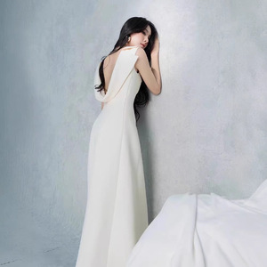 Robe de soirée élégante Design vietnamien Robe fendue élégante sans manches Robe <span class=keywords><strong>longue</strong></span> solide à dos nu de niche - Product Image 4