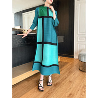 Robe plissée style accordéon color-block pour femme, nouvelle collection Printemps 2026, coupe flatteuse, col halter, grandes tailles, White Dove Pleats