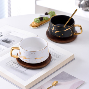 Set di Tazze da Caffè di Lusso in Stile Nordico, Tazze in Porcellana con Design Marmorizzato Dorato, Set di Tazze da Tè in Ceramica Nera con Piattino in Legno - Product Image 6