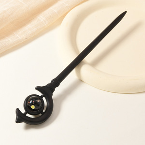 Épingles à cheveux en bois de santal, épingles à cheveux boule cosmique, épingles à cheveux sculptées, coiffes Hanfu, épingles à chignon, vente en gros d'usine. - Product Image 3
