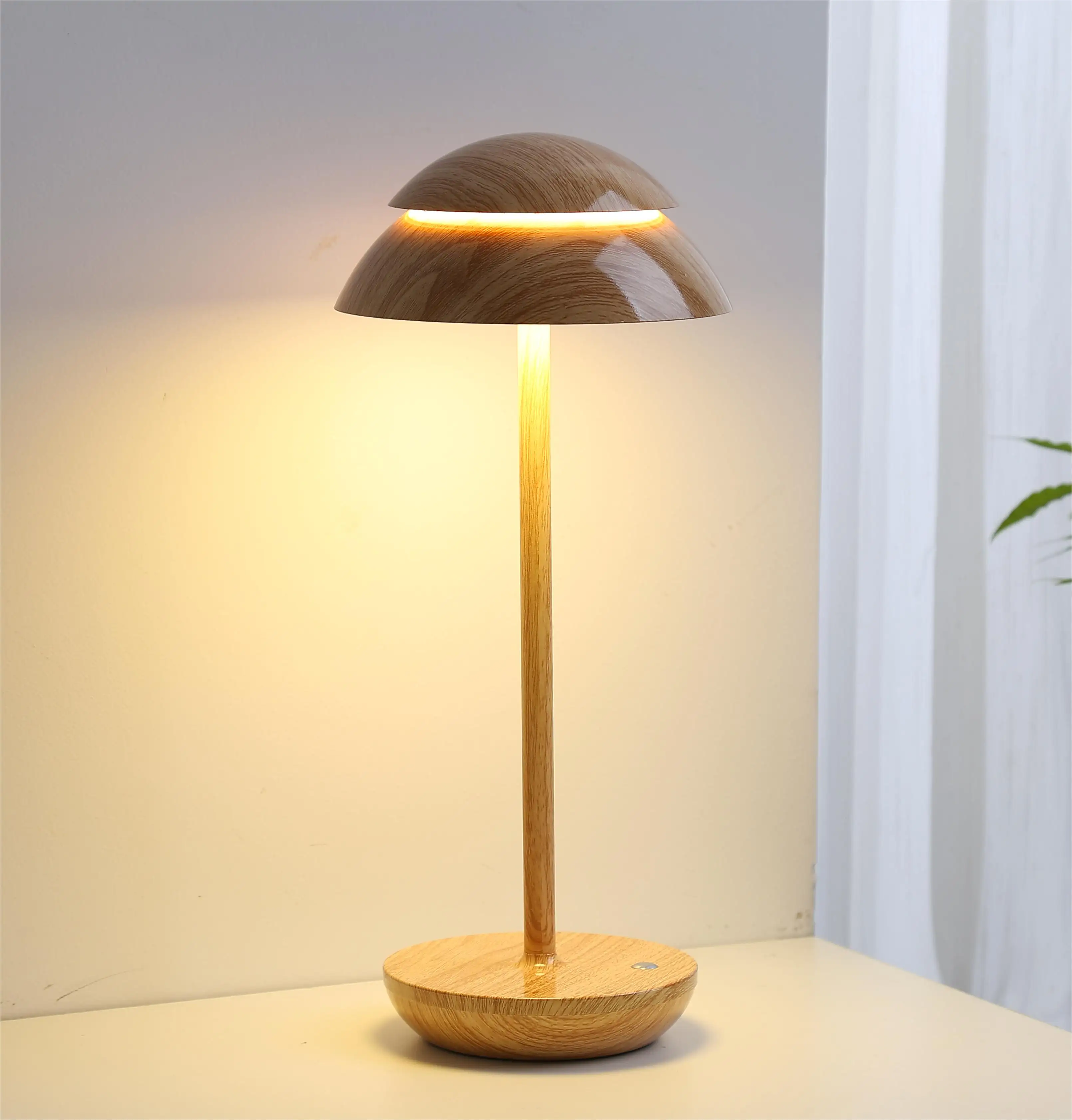 Prodotto di novità lampada da tavolo portatile lampada da tavolo a Led USB ricaricabile lampada da comodino per illuminazione interna creativa