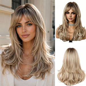 Perruque synthétique longue ondulée dégradée blond cendré avec frange rideau, résistante à <span class=keywords><strong>la</strong></span> chaleur, pour femme, usage quotidien, vente en gros - Product Image 2
