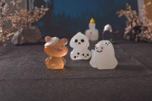 Venta al por mayor a granel de dijes de resina luminosos con forma de gelatina de espíritus de Halloween de Haunted Whimsigoth, material DIY para manualidades en miniatura y figuras decorativas - Product Image 4