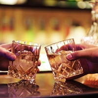 XIPAN vente en gros nouveau Design 310ml gravé verres à whisky Heave Base roches verre à liqueur tasse