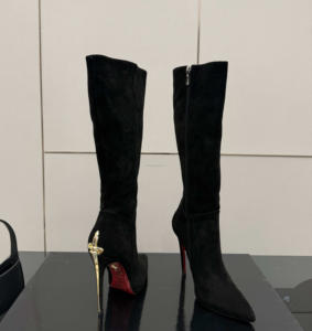 Tacones de Cuero de Lujo con Logotipo, Diseño de Alta Calidad, Zapatos de Tacón Alto con Punta de Daga Dorada en Negro, Cesare Paciotti - Product Image 5