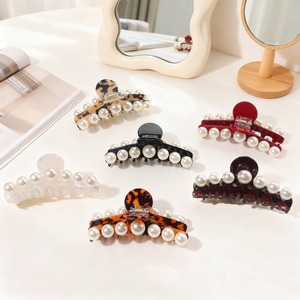 Vente en gros de pinces à cheveux en perles haut de gamme, élégantes et stylées, grandes pinces à cheveux, style simple, pinces à cheveux en perles personnalisées pour femmes - Product Image 1