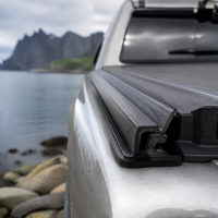Couverture de benne de camion enroulable rigide en aluminium anti-pincement manuelle pour GMC Sierra 1500 6FT OEM ODM