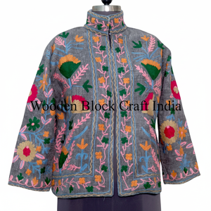 Chaqueta Acolchada de Invierno para Mujer, Hecha a Mano, de Alta Calidad, con Bordado Suzani, Tejido de Algodón, Diseño Estilo Bata - Product Image 1