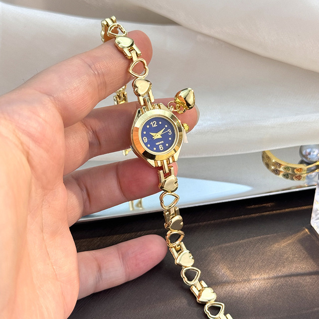 Fashion Small Dial Delicate Watch for Women Cute Hollow Out Heart Bracelet Quartz Watches Ladies Lover Pendant Wristwatch(WA417)