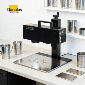 เครื่องแกะสลักเลเซอร์ไฟเบอร์คู่ DANA-3020 รุ่นใหม่ สำหรับใช้ในบ้าน ระบายความร้อนด้วยอากาศ 5W ความเร็วสูง 5000 มม./วินาที ใช้งานง่าย - Product Image 2